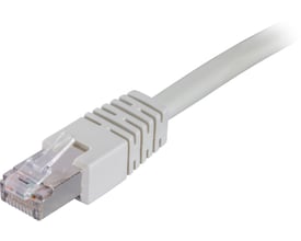Nærbillede af Deltaco F/UTP Cat6 patchkablets RJ45 stik, 25 meter, gråt kabel med metallisk stik og gennemsigtig clips.