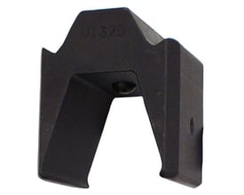 Elpress matriceholder V1320 til System 1300 i sort metal, med indgraveret modelnummer på en hvid baggrund.