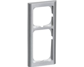 LK FUGA Softline 63 ramme i stålmetallic med 2½ modul design og afrundede kanter, præsenteret lodret.
