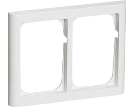LK FUGA Softline 63 vandret dobbelt ramme i hvid plast med bløde, afrundede kanter.
