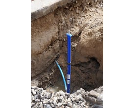 Isiflo universal stikledningsgarniture type 337 med stor krave monteret i en udgravning, teleskopisk, 550-950 mm.