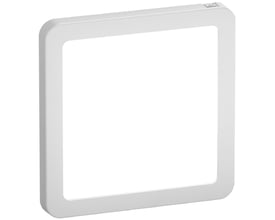 Lauritz Knudsen LK FUGA Slim designramme i hvid, 1 modul bredde og højde, med en dybde på 5 mm og IP20 klassificering.