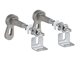 To Grohe monteringsvinkler i metal med tilbehør, designet til vægmontering af elementer.