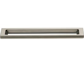 Unidrain ClassicLine ramme i børstet rustfrit stål med en længde på 700 mm og en tykkelse på 8 mm.