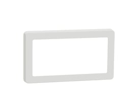 LK FUGA Base 63 design ramme i hvid, 1x2 modul, med ren og enkel front på hvid baggrund.