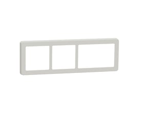 LK FUGA Base 63 designramme i hvid med tre udskæringer til 1 modul enheder, 3½ modul bred.