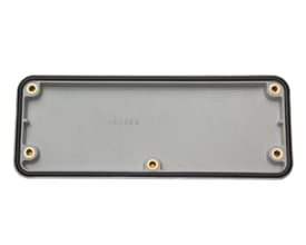 Bagside af Fibox blindflange type 300, viser grå PE-materiale med tætningsliste og monteringshuller med messingindsats.