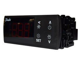 Danfoss ERC 211 elektronisk temperaturstyring med rødt display, betjeningsknapper og tilkoblinger sett skrått fra siden.