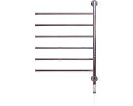 Kriss Tinto håndklædetørrer med 6 polerede rustfri stålarme, 82,5 cm høj og 54,5 cm bred, vist frontalt med kontrolpanel og kabel.