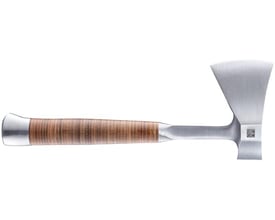 Halder håndøkse med finslebet og poleret stålblad, vist med et robust læderskaft og metalafslutning.