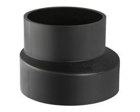 Geberit excentrisk PEH reduktion til svejsning i sort PEH-materiale, der forbinder 110 mm til 56 mm rør.