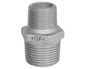 Georg Fischer galvaniseret brystnippel, 2½" x 2", fremstillet af blødstøbt randfitting med synlige udvendige gevind og GF+ logo.