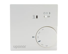Uponor SPI Cosy termostat i hvid plast med 24V NSB og ledningsført styring på hvid baggrund.