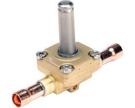 Danfoss EVR 10 magnetventil med 1/2" loddetilslutning i messing og kobber på hvid baggrund, med tydelig Danfoss logo.