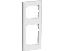 LK FUGA Softline 68 ramme i hvid, 2½ modul, viser fronten med to udskæringer til afbrydere eller stikkontakter.