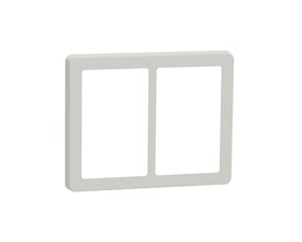 LK FUGA Base 63 design ramme i hvid til 2x1½ modul, vist forfra på en neutral hvid baggrund.