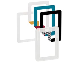 Lauritz Knudsen FUGA Choice designramme, 1½ modul, i frosted hvid, med 4 farvede indsatser i hvid, sort, blå og gul. Rammen viser valgmuligheder for design.