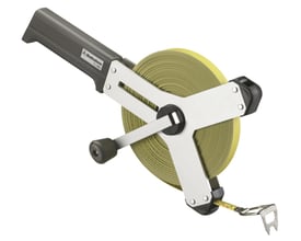 Hultafors YL båndmål på 30 meter med aluramme og gråt håndtag, båndet er 13mm bredt og beskyttet med nylon.