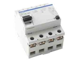 Doepke DFS4 4-polet fejlstrømsafbryder med 63A mærkestrøm, nul i venstre, isoleret på hvid baggrund.