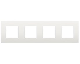 Niko Intense ramme i hvid med fire modulåbninger, viser et rent og moderne design til elinstallationer.