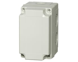 Fibox MNX M monteringskasse lukket med gråt dæksel, viser en solid og lukket kapsling med IP66/67 tæthedsklasse.