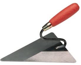 Eskimo murerske på 220 mm med konisk slebet, rustbeskyttet blad og rødt bøgetræshåndtag isoleret på hvid baggrund.