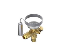 Danfoss TE2 termostatisk ekspansionsventil i messing med flare-tilslutning, 1/2" afgang og 3/8" tilgang til R134a/R513A kølemidler.