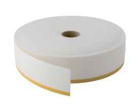 Geberit Duofix lydisoleringsbånd i hvid, 30 meter lang rulle med selvklæbende gul stribe. Produktet har en lukket celle-struktur og bruges til lyddæmpning.