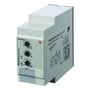 Carlo Gavazzi multifunksjonstimer for 230 VAC, sett nærmere skrått forfra med tre dreieknapper og koblingsskjema på siden.