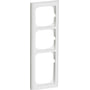 Lauritz Knudsen LK FUGA Softline ramme i hvid, 3½ modul, som viser tre modulåbninger lodret placeret.