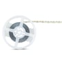V-TAC LED-stripe på spole med et stykke av stripen trukket ut, slik at de mange små LED-ene er synlige.