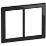LK FUGA Pure vandret dobbelt designramme i sort/hvid glas, 2x1½ modul, med hvid baggrund.