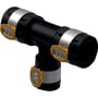 Geberit FlowFit T-stykke 63x50x63mm i sort PPSU med stålringe og orange klemmer, set fra en vinkel.