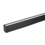 V-TAC LED-takarmaturets svarte, avlange profil og hvite lysflate ses på nært hold fra siden.