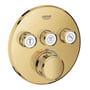 Nærbillede af Grohe Grohtherm SmartControl termostatens overflade i poleret Cool Sunrise messing med tydelige knapper.