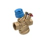 Danfoss AB-QM 4.0 reguleringsventil DN15 LF i messing med indvendigt gevind og blå justeringsknop, vist på hvid baggrund.