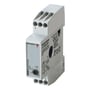 Carlo Gavazzi DIA53S72420A strømovervåkingsrelé sett skrått fra siden med frontens innstilling og terminalåpninger.
