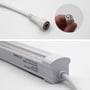 Detalje af kabelstik og endestykke på det hvide LEDlife Max-Grow 2.0 vækstarmatur.