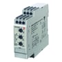 Carlo Gavazzi AC/DC-strømmålerelé på 100 A sett fra en annen vinkel, med knappene på fronten og terminalene tydelig vist.