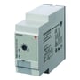 Carlo Gavazzi PUA01CB23500V overvåkingsrelé sett på nært hold, med justeringsknapp og koblingsskjema synlig.