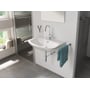 Grohe Start Flow etgrebsbatteri i forkromet messing monteret på et hvidt væghængt håndvaskarmatur med 140mm svingbar tud.