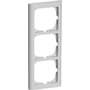 LK FUGA Softline 63 lodret ramme i lysegrå til 3 moduler, vist frontalt mod hvid baggrund.